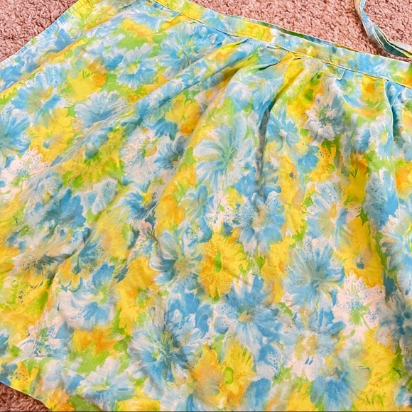 Vintage flower pattern mini apron skirt - Picture 3 of 3